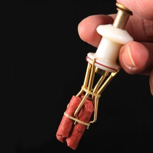 Dụng cụ kẹp hạt và con trùng câu cá, dây chun buộc mồi câu cá